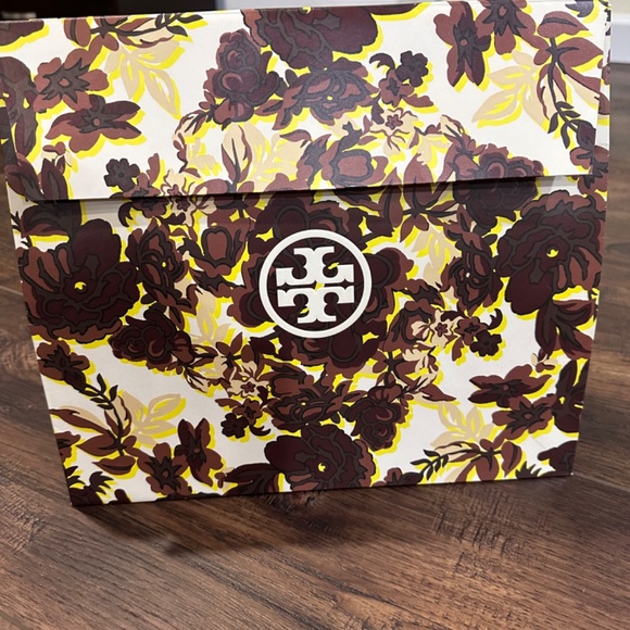 Set of Tory Burch Shopping Bags and Shoe Box!!! - Picture 8 of 10